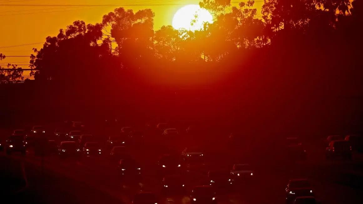 Як захистити дім під час літніх буревіїв і спеки: прості рішення для реальних умов